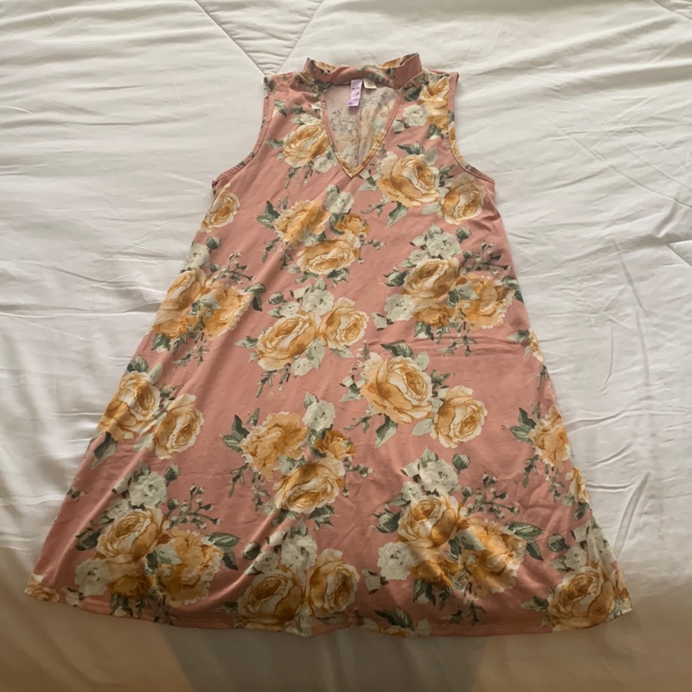 Pink dress, gold roses